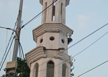 Menara Mesjid Al Amal Pemkab Karawang  Perlu Perbaikan
