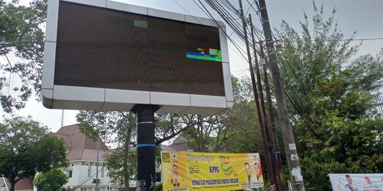 Vidiotrone Depan Pemkab Karawang Trable Kabag Umum.dan Kominfo Diam Saja