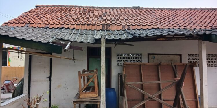 Bangunan Madrasah Nurul Iman Nyaris Roboh, Warga Minta Bupati Aep Syaepuloh Tegur Dinas PUPR