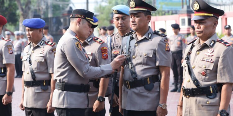 Polres  Karawang Rotasi Kasat Narkoba, Kasat Pol Air dan Kapolsek Cibuaya