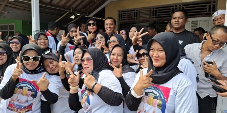 Road Show Wilayah Jatisari dan Banyusari Aep Syaepuloh Disambut Emak Emak dan Warga