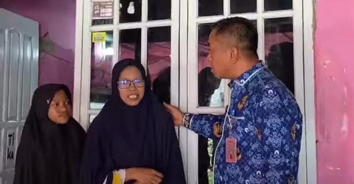 Turut Bela Sungkawa Bupati Karawang Aep Syaepuloh Takziah Ke Rumah Almarhum Anggota KPPS 09 Cibuaya