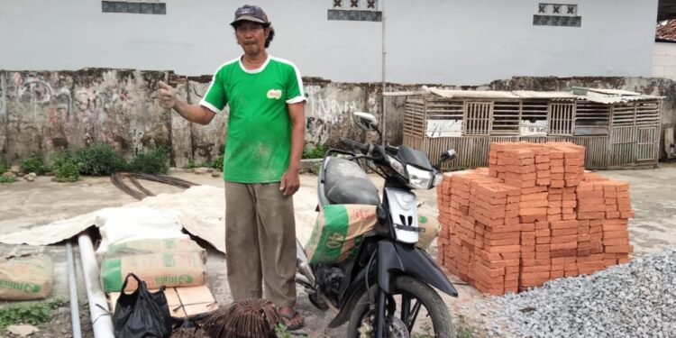 Respon Cepat Bupati Aep Bangun Rumah Ambruk Warga Desa Kutajaya