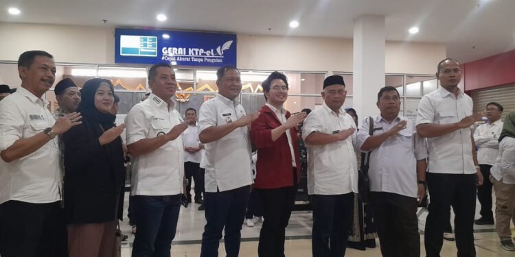 Kabar Gembira Bupati Karawang Launching Gerai Pelayanan Publik Administrasi KTP El di Mall Cikampek .
