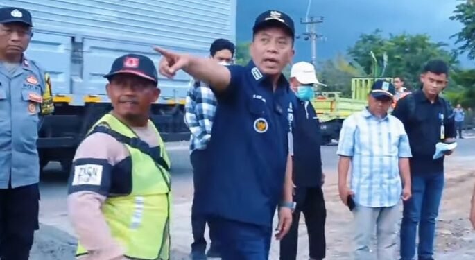 Bupati Aep Tegur Warga Pemilik Bangunan Sekitar Ruas jalan Intercange Karawang Timur