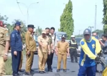Respon Keluhan Warga Bupati Aep Inisiatif Perbaiiki Jalan Nasional  Jalur Klari Hingga Dauwan