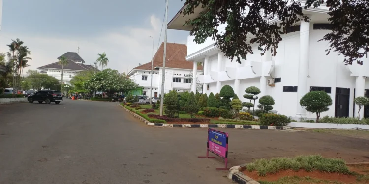 Kanstin Lingkungan Kantor Setwan DPRD Karawang Kumuh