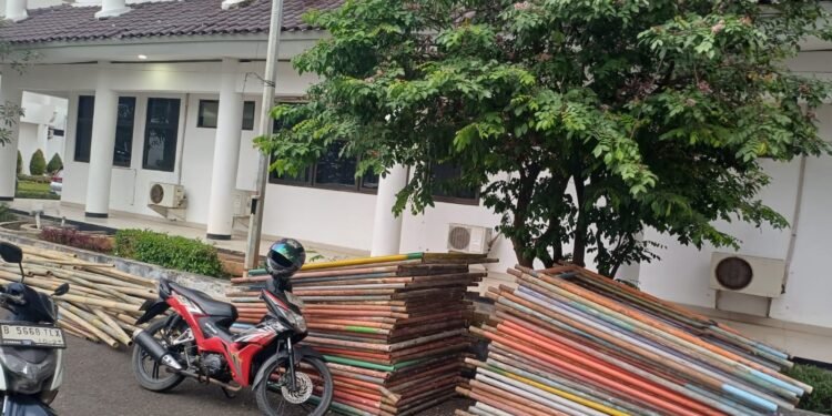 Diduga Kongkalingkong Katim Bagiam Umum Setwan DPRD Karawang Gelontorkan Uang APBD 2025 Setengah Miliar Buat Paket Pengecatan Siluman