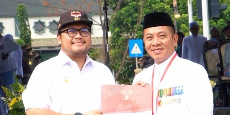 HUT Karawang Ke 392 Bupati Aep Syaepuloh Dapat Rekor MURI Bazar UMKM