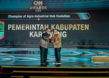 Bupati Karawang Raih Penghargaan ” Champion Of Argo Industrial  Hub Evolution”  CNN Indonesia Karena Mampu Pertahankan  Pertanian dan Industrialisasi