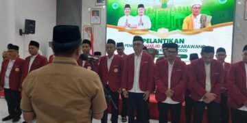 Bupati Karawang Aep Syaepuloh Lantik H Zeni Zaelani Menjadi Ketua DKM.Mesjid Agung Masa Hidmat 2025-2029