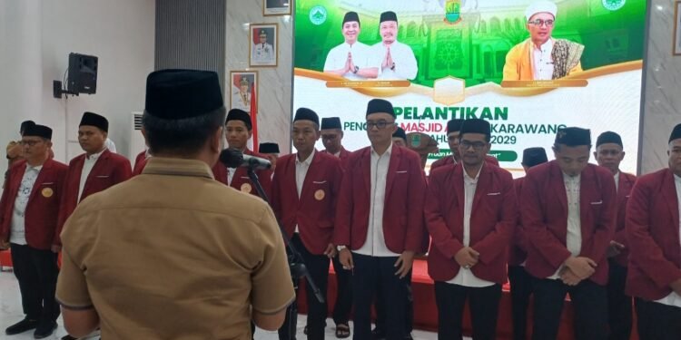 Bupati Karawang Aep Syaepuloh Lantik H Zeni Zaelani Menjadi Ketua DKM.Mesjid Agung Masa Hidmat 2025-2029