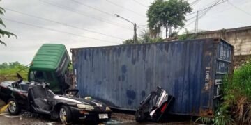 Polres Karawang Tetapkan Sopir Truk Kontainer Ditetapkan Tersangka kecelakaan maut yang menewaskan satu keluarga.